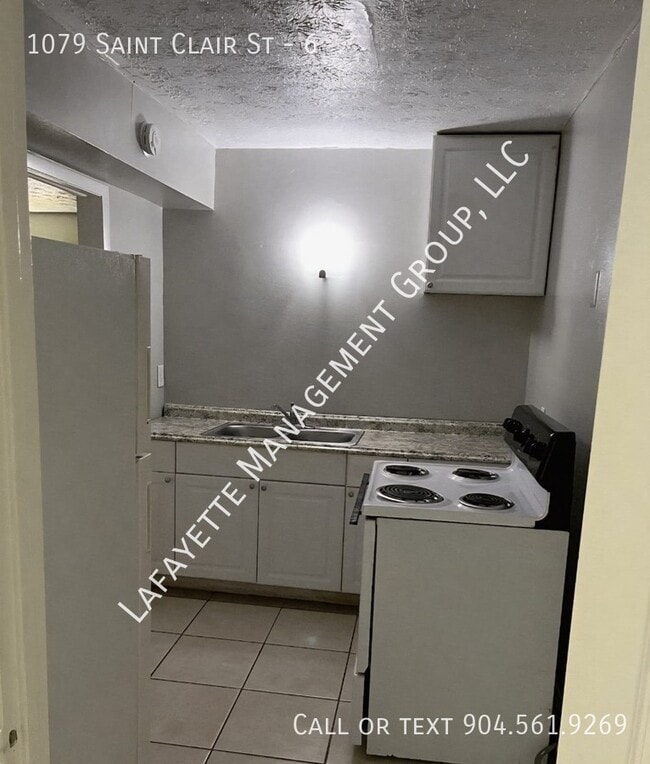 Photo - 1079 St Clair St Unit 6