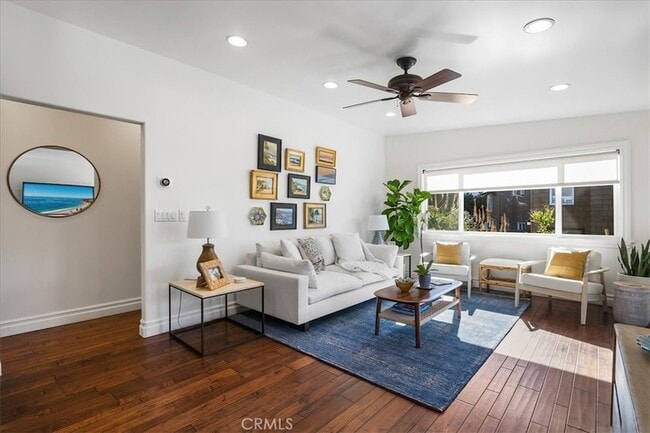 Photo - 737 Griffith Way