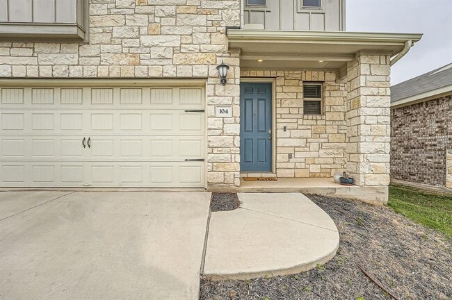 Photo - 104 Red Cedar Ct