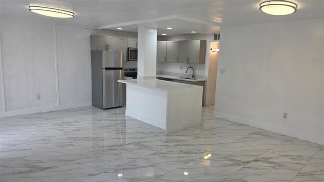 Building Photo - 1758 NW 55th Ave Unit 101