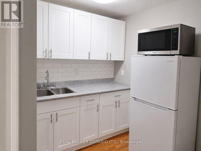 Photo - 2261 Hanbury Ct