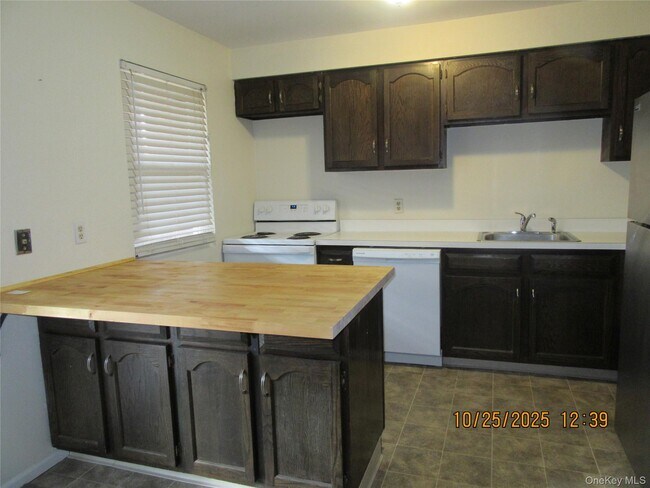 Photo - 41 Weathervane Dr Unit 10