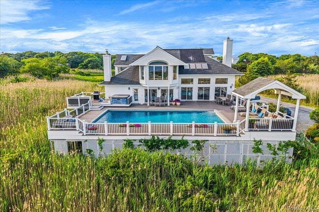 13 Bay Meadow Ln