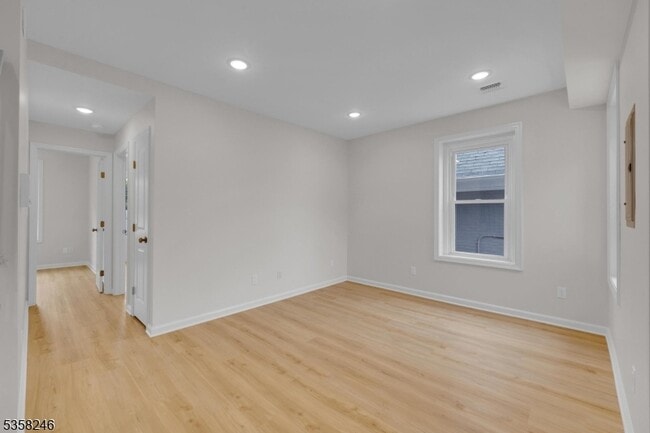 Photo - 106 Bennett St