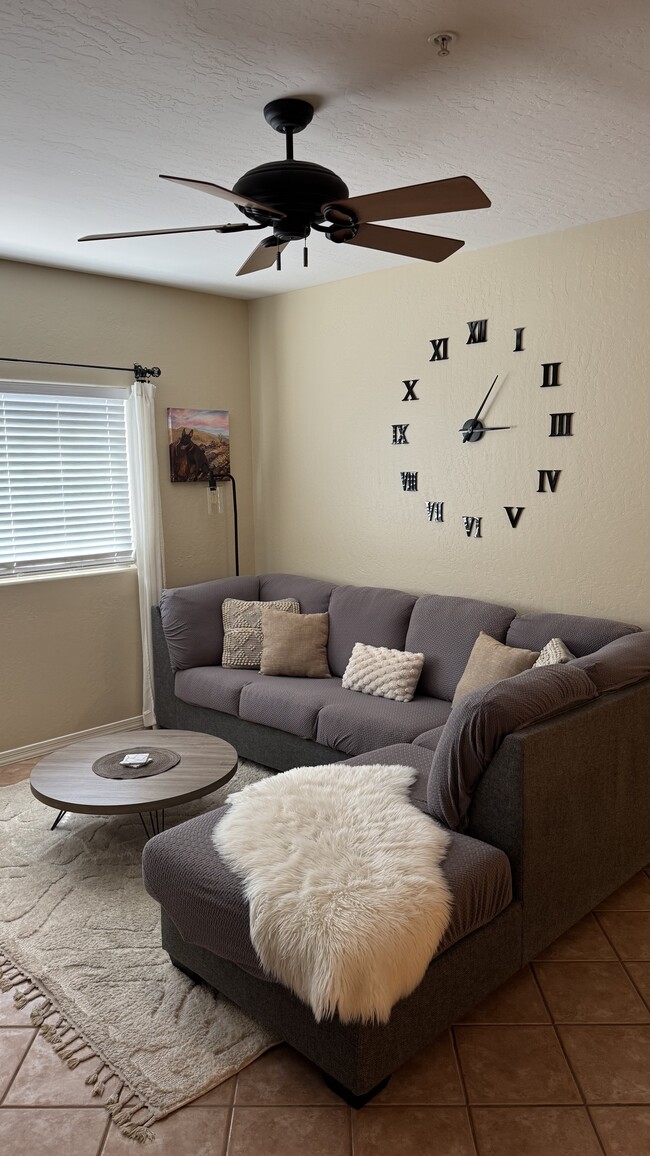Living/Common Area - 16410 S 12th St Unit 125