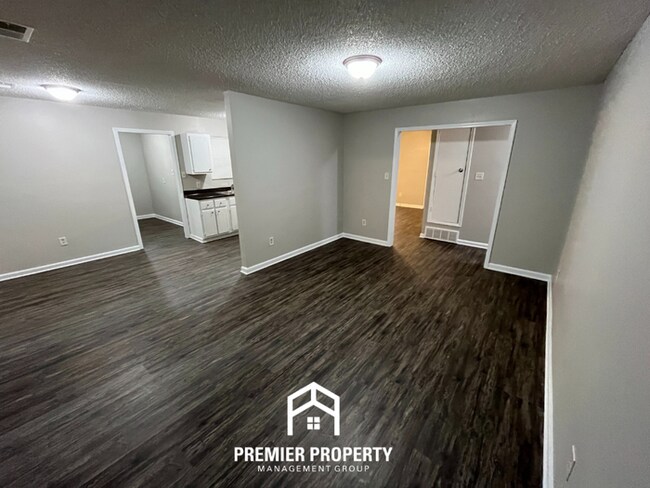 Photo - 5017 Penwood Cove