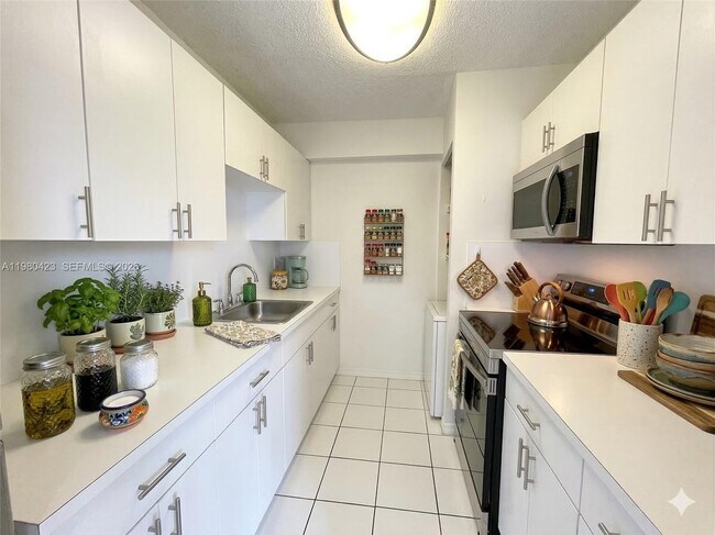 Photo - 2138 SW 6th St Unit 201