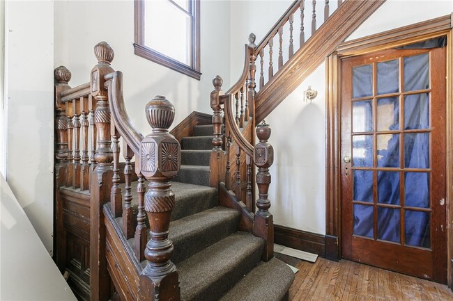 Photo - 500 Oxford St