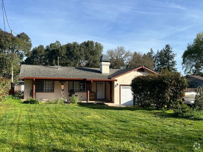 Building Photo - Come check out this Beautiful Country Home...
