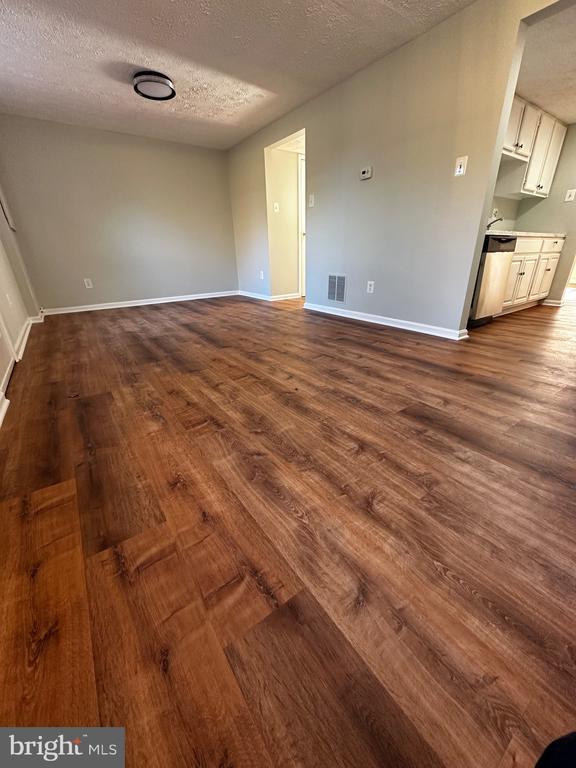 Photo - 8305 Pondside Terrace