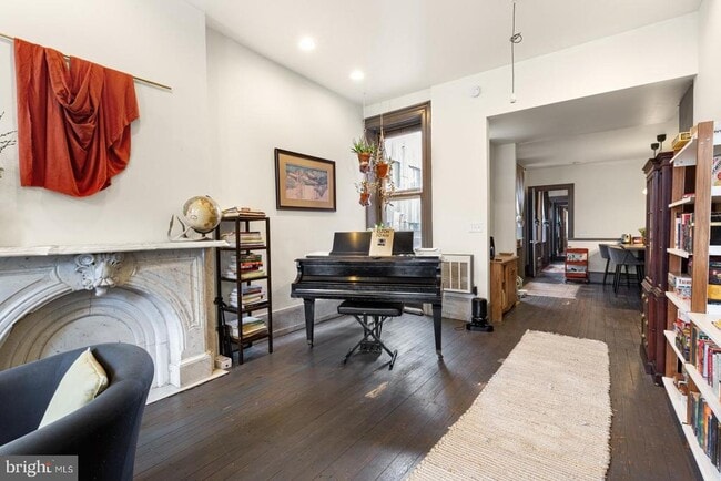 Photo - 2318 E York St Unit 1