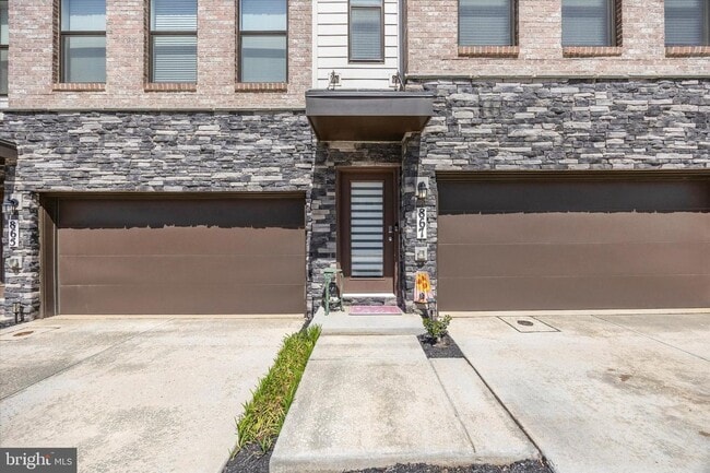 Photo - 867 Amity St