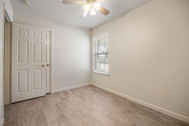 Photo - 21513 Pershing Ave