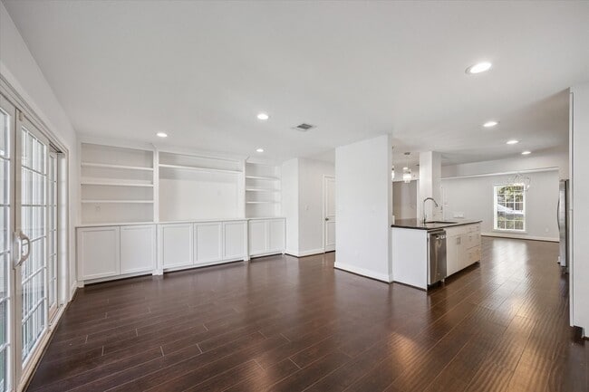 Photo - 671 N Post Oak Ln Unit 671