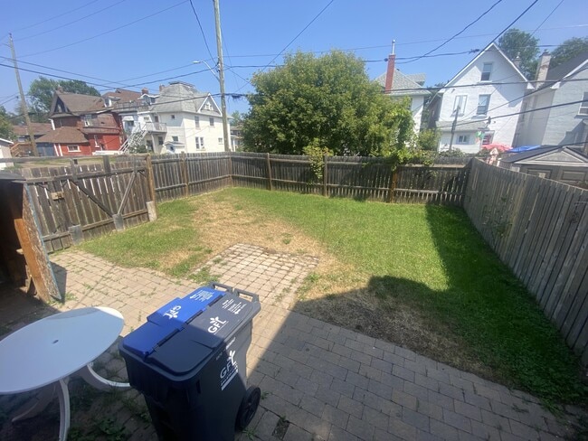 Photo - 242 Archibald St N