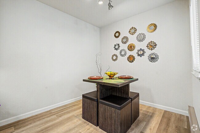 1BR,1BA - 722SF - Dining Room