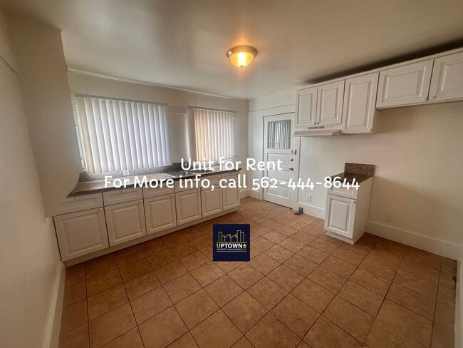 Building Photo - 2 Bedrooms / 1 Bath / West Hollywood