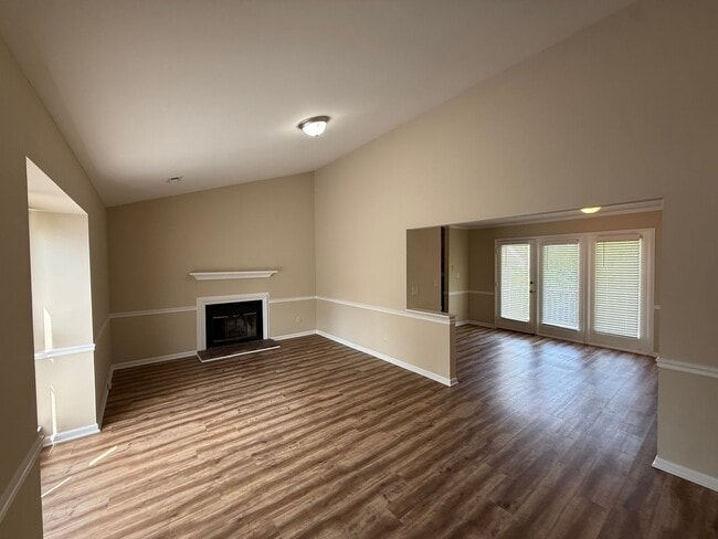 Building Photo - 4720 Matt Dr Unit A