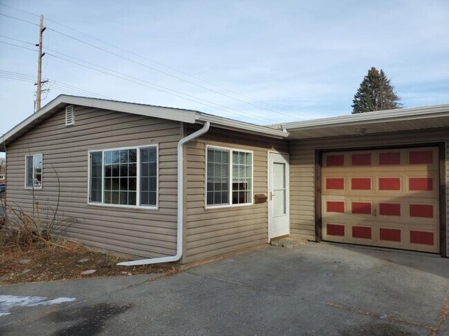 Building Photo - 2 bedroom in Billings MT 59102 Rental