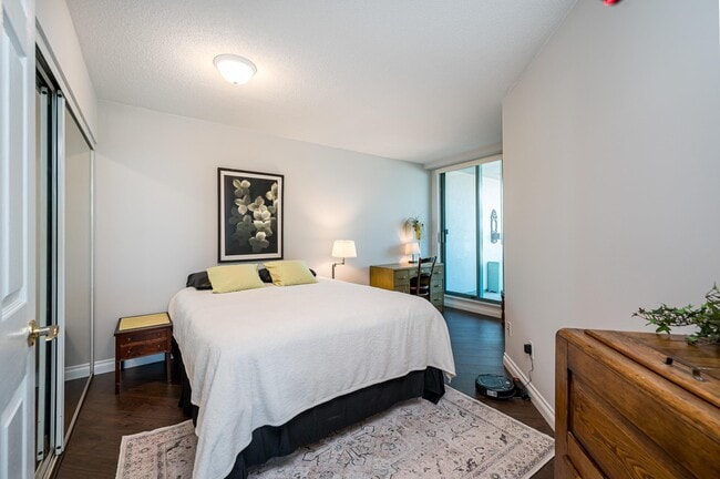 Photo - 33065 Mill Lake Rd