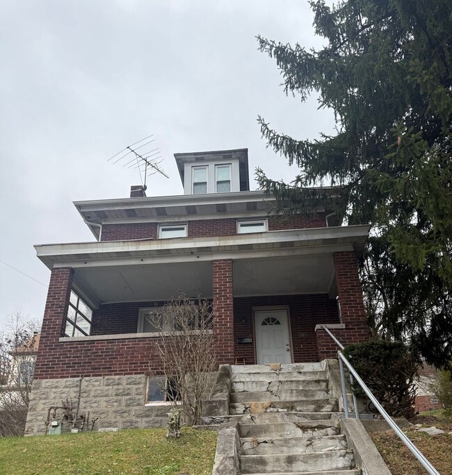 Building Photo - 1661 Belasco Ave Unit 1