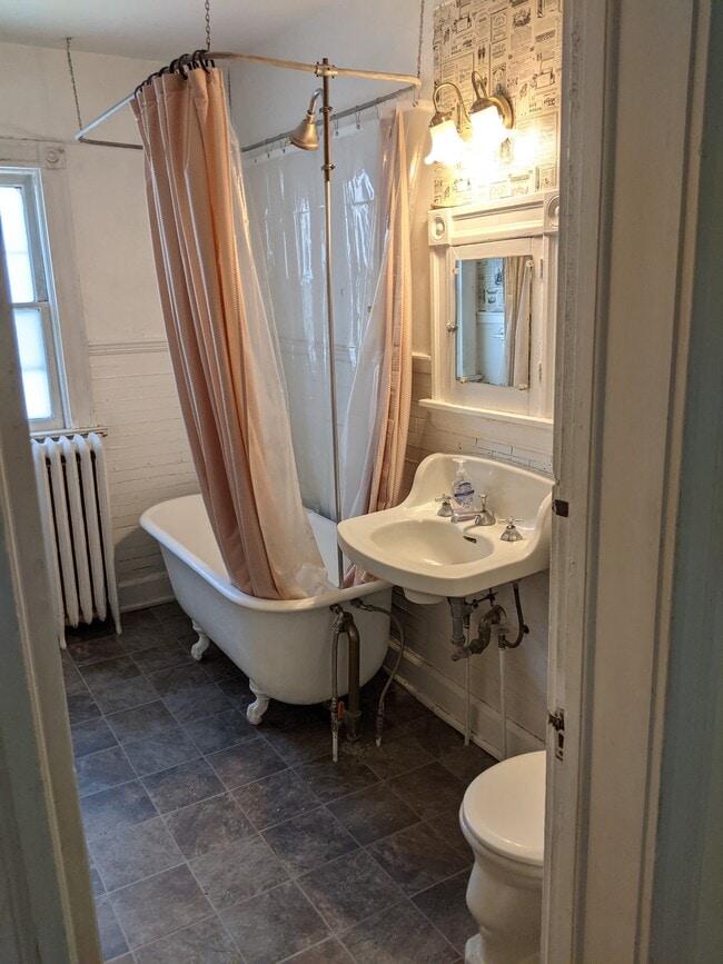 Photo - 1927 E Newberry Blvd Unit 1927