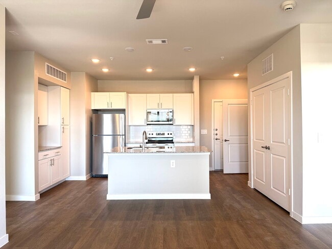 Building Photo - 1700 Daleside Ln Unit 061105