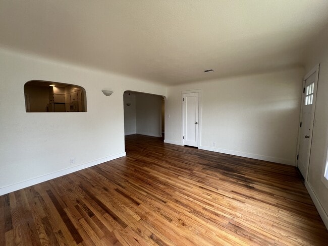 Photo - 540 Tangent St