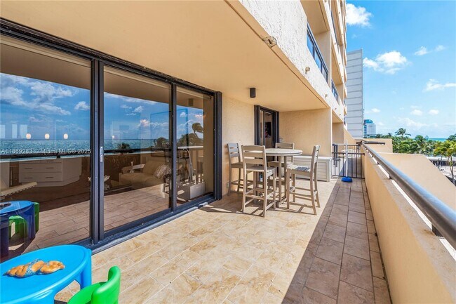 Photo - 2555 Collins Ave Unit 607