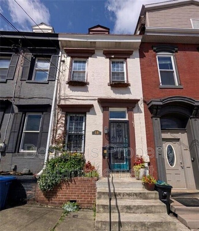 Building Photo - 18 S 13th St