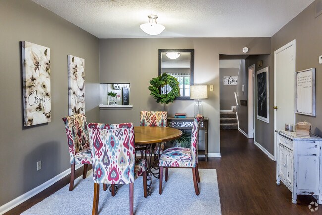 2 HAB, 1.5 BA - 1,100 ft² - Sturbridge Townhomes