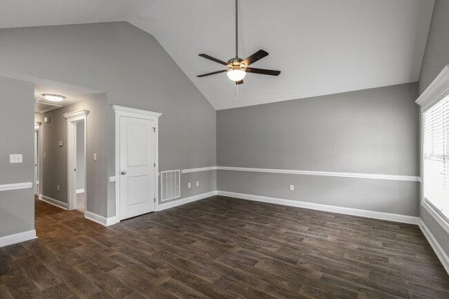 Photo - 2705 Buckingham Rd NW