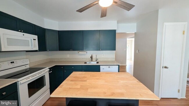 Photo - 18610 Phoebe Way