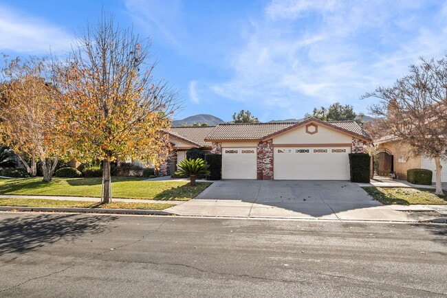 Building Photo - 620 Walnut Cir