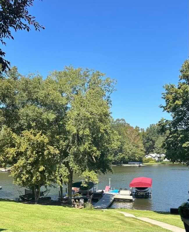 Photo - 351 Arrowhead Trail NE