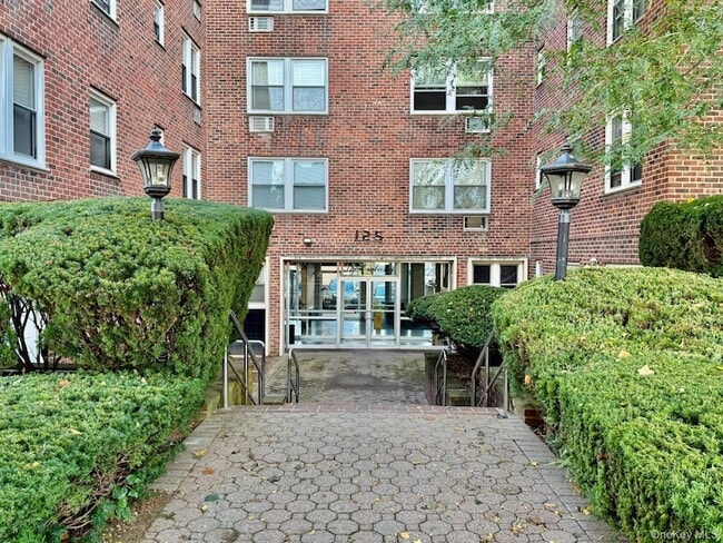 Building Photo - 125 Lincoln Ave Unit B1K