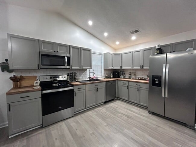 Photo - 101 Cottonwood Ct
