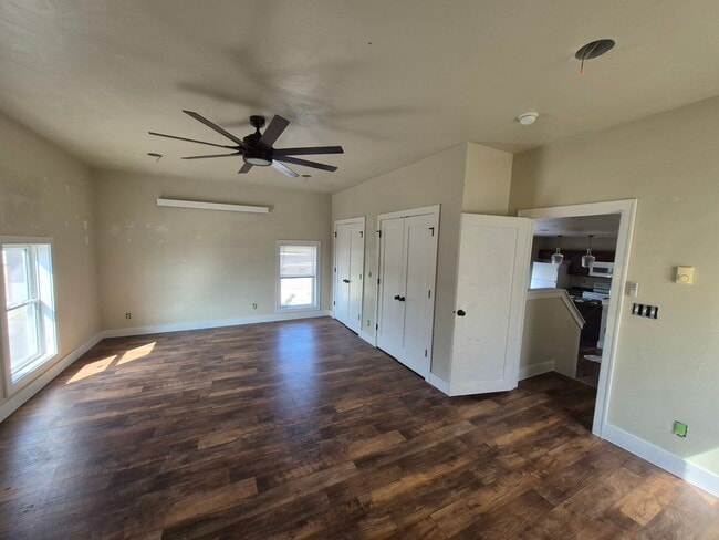 Building Photo - 139 W Main St Rental
