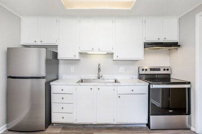 Photo - Lakeshore Apartments