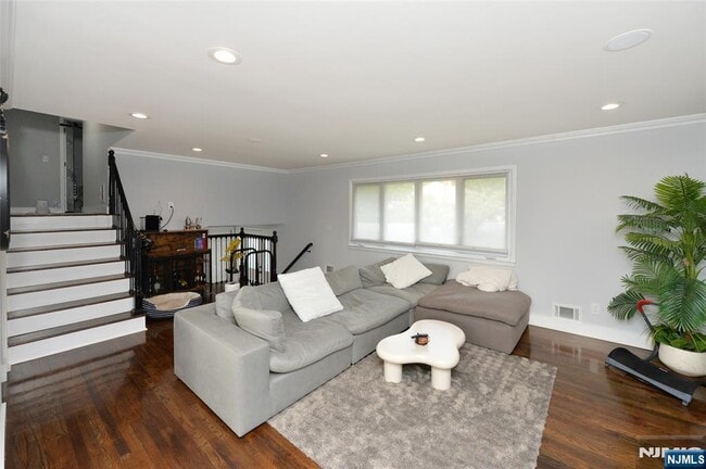Photo - 154 Middlesex Ave