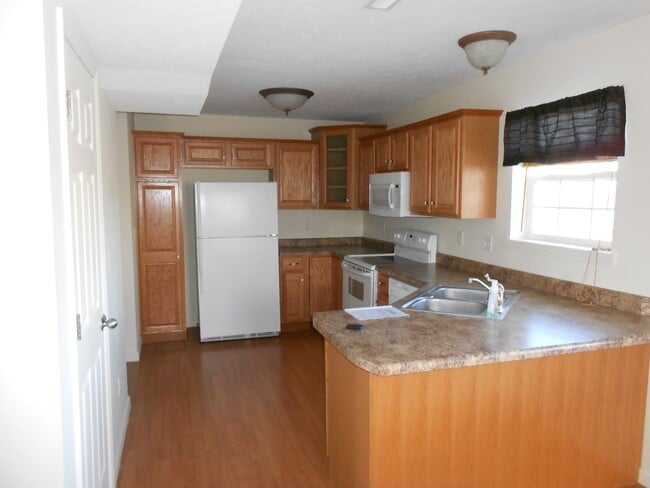 Photo - Duplex with a Fenced in Backyard!