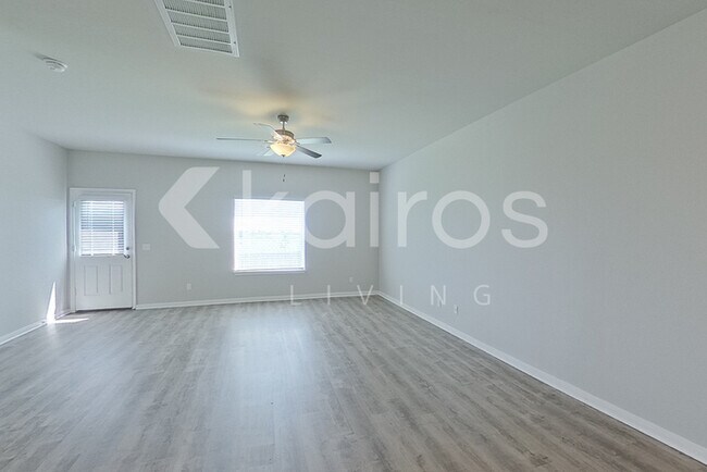 Photo - 712 St James Pl