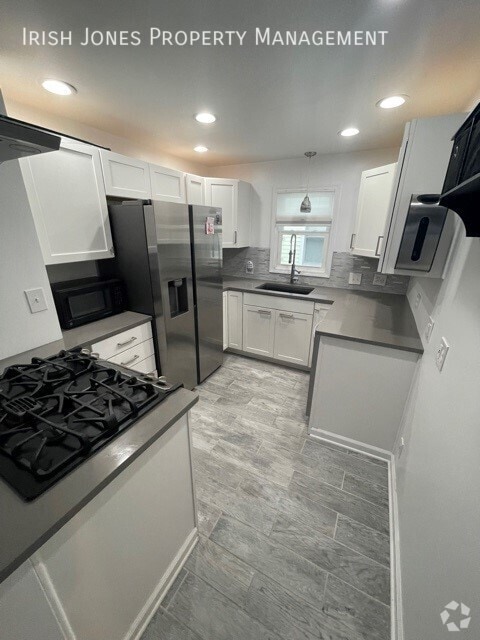 Building Photo - 233 St Lawrence Ave Unit Apt. 2