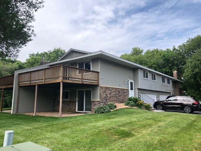 Burnsville End Unit Town Home, Avail Sept,... - Burnsville End Unit Town Home, Avail Sept,...
