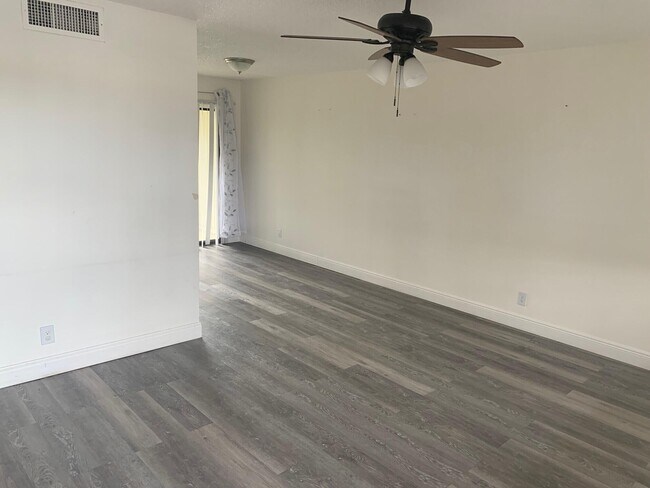 Photo - 4688 Oak Terrace Dr