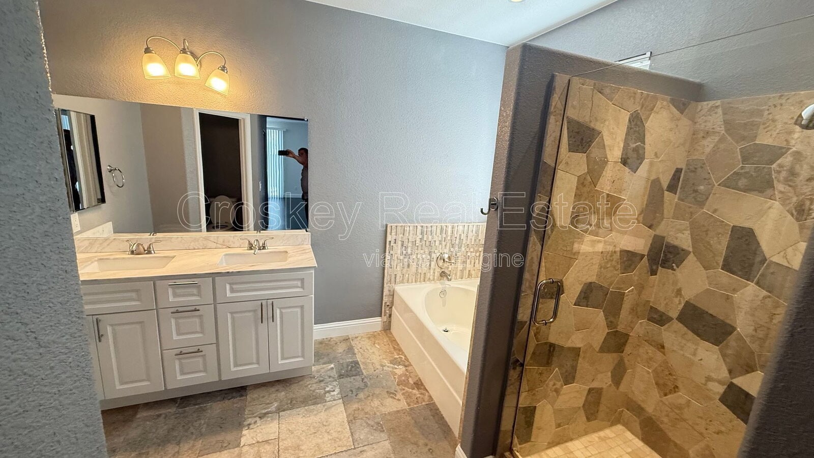 Photo - 328 Whispering Oaks Ct