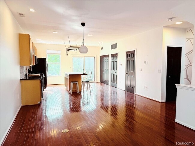 Photo - 7621 Woodward Ave