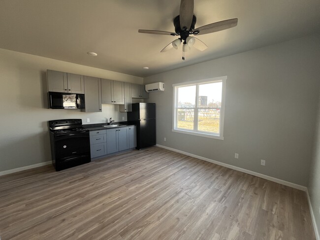 Building Photo - 340 E St Unit #3 Rental