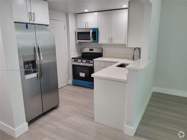 Building Photo - 9125 SW 77th Ave Unit 109 Rental