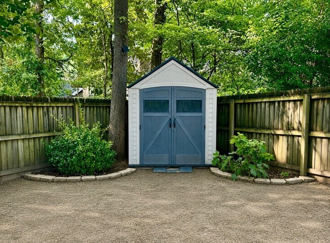 Photo - 3211 Shadow Green Ln